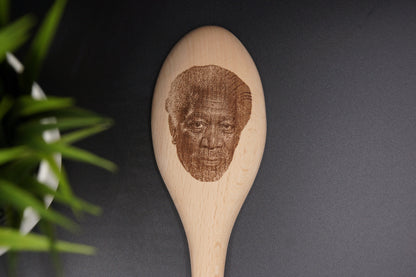 Morgan Freeman en una cuchara