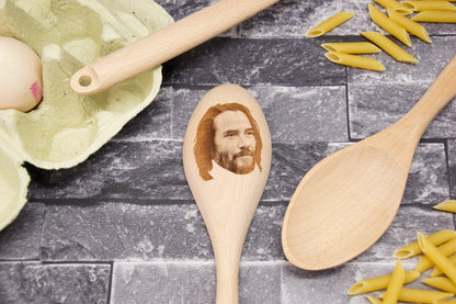 Cara de Keanu Reeves en una cuchara de madera: regalo divertido y novedoso para inauguración de la casa: calidad y resistencia: aproximadamente 30 cm de largo