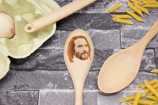 Cara de Keanu Reeves en una cuchara de madera: regalo divertido y novedoso para inauguración de la casa: calidad y resistencia: aproximadamente 30 cm de largo